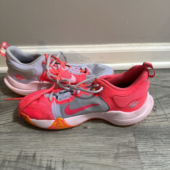 Nike Giannis Immortality 2 Hot Pink Basketball Shoes. Men’s Size 7Y - Picture 3 of 5